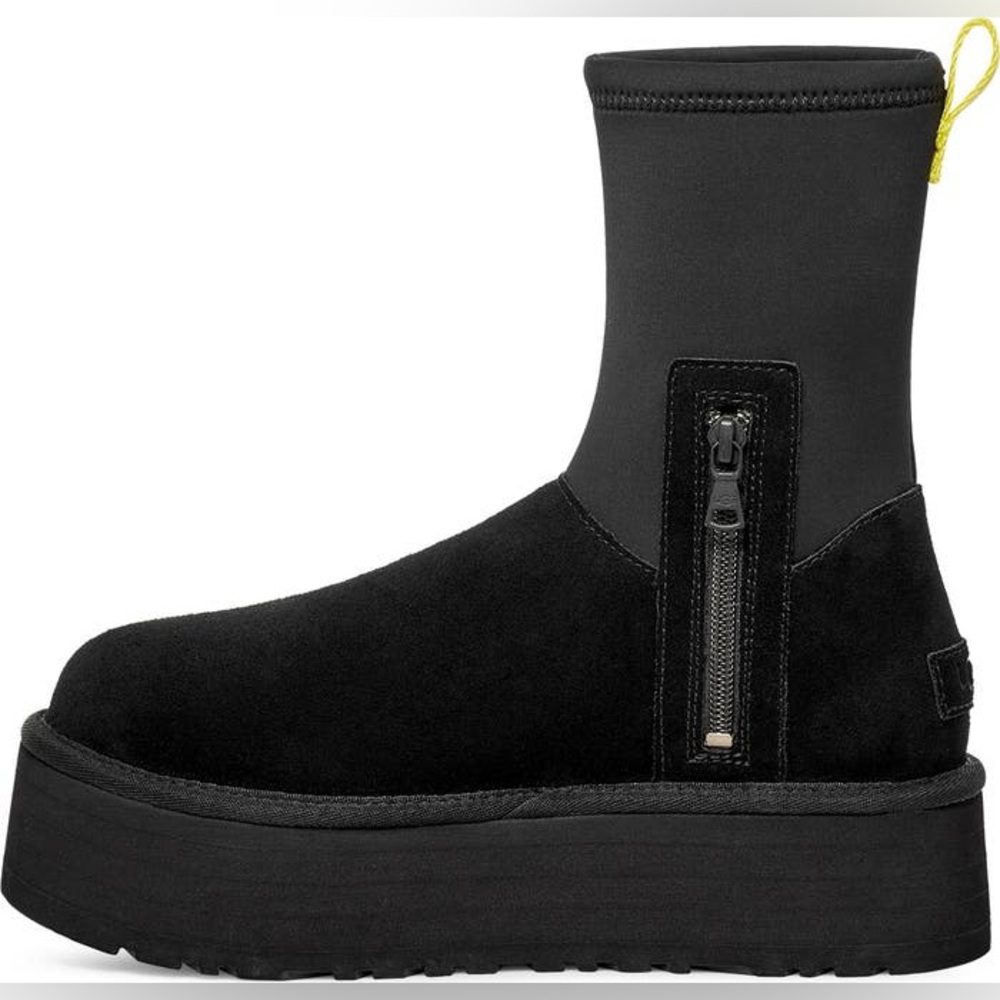 NIB UGG Boot - Picture 4 of 15